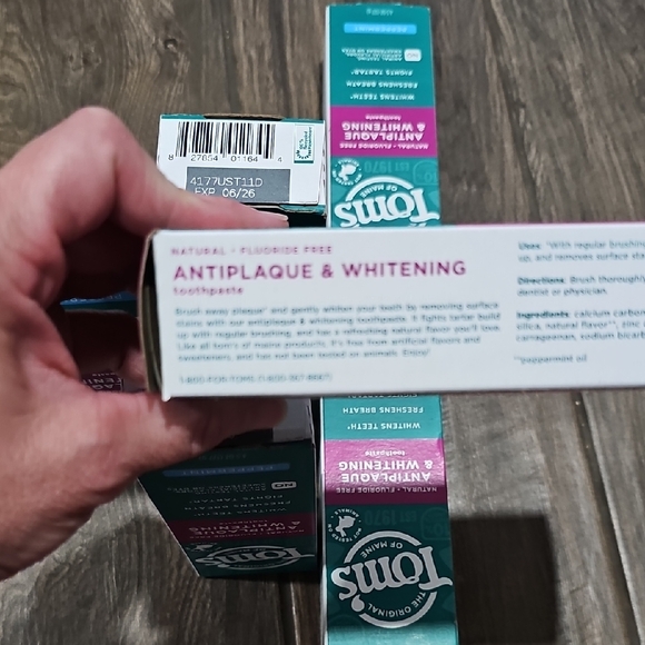 Toms Antiplaque & Whitening Toothpaste - Green - Picture 5 of 7